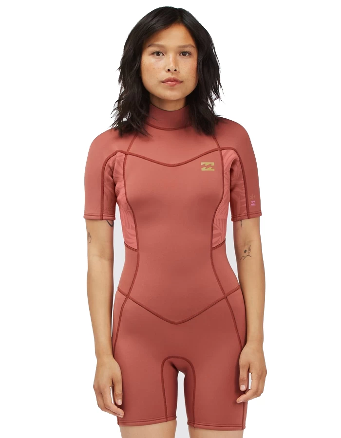 BILLABONG SYNERGY 2/2 SHORT SLEEVE BACK ZIP RED CLAY